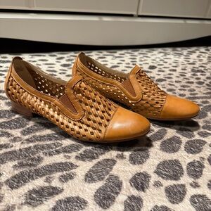 Women's Tan Latigo Loafers